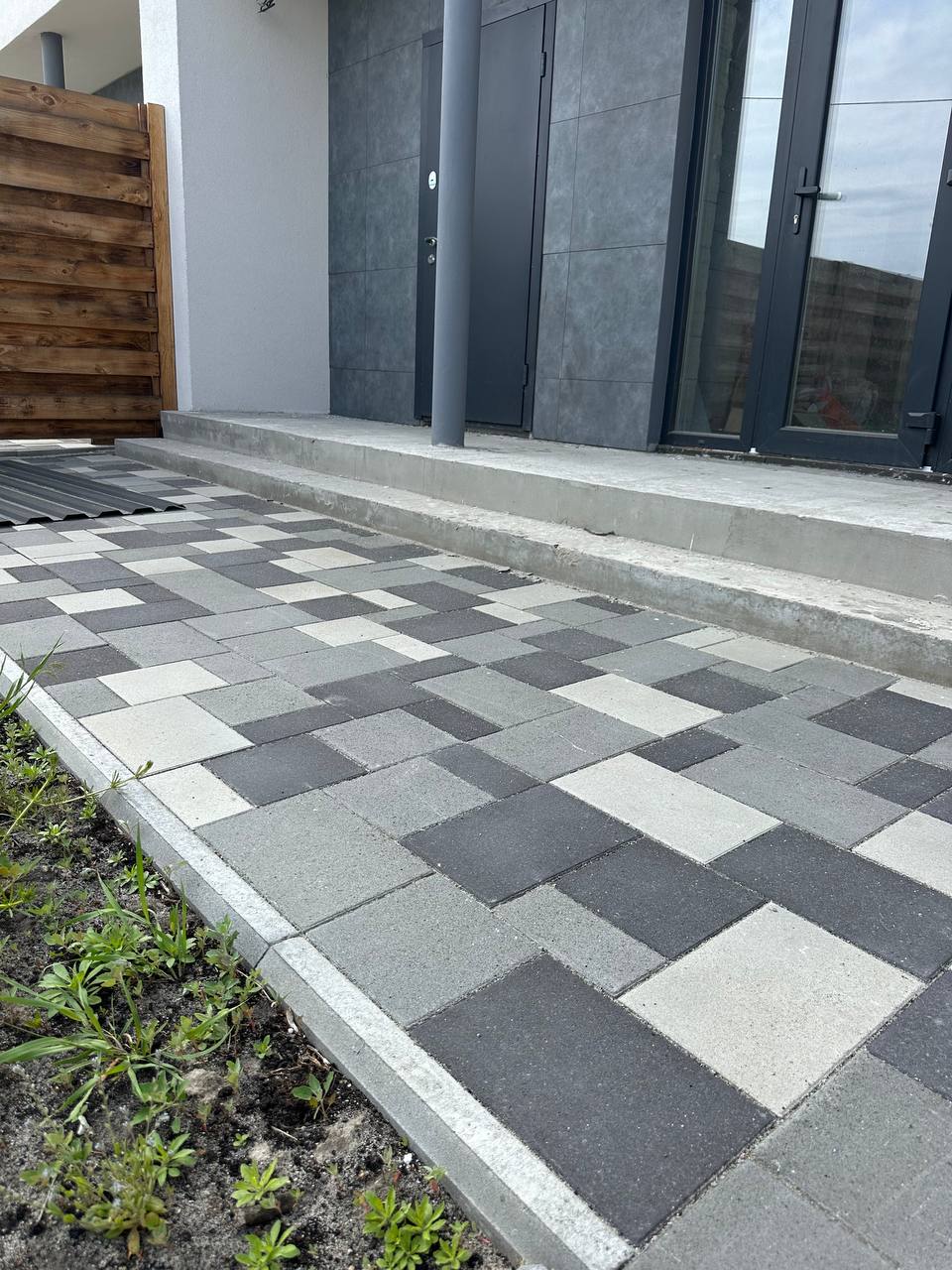 Укладка тротуарной плитки в Хотове