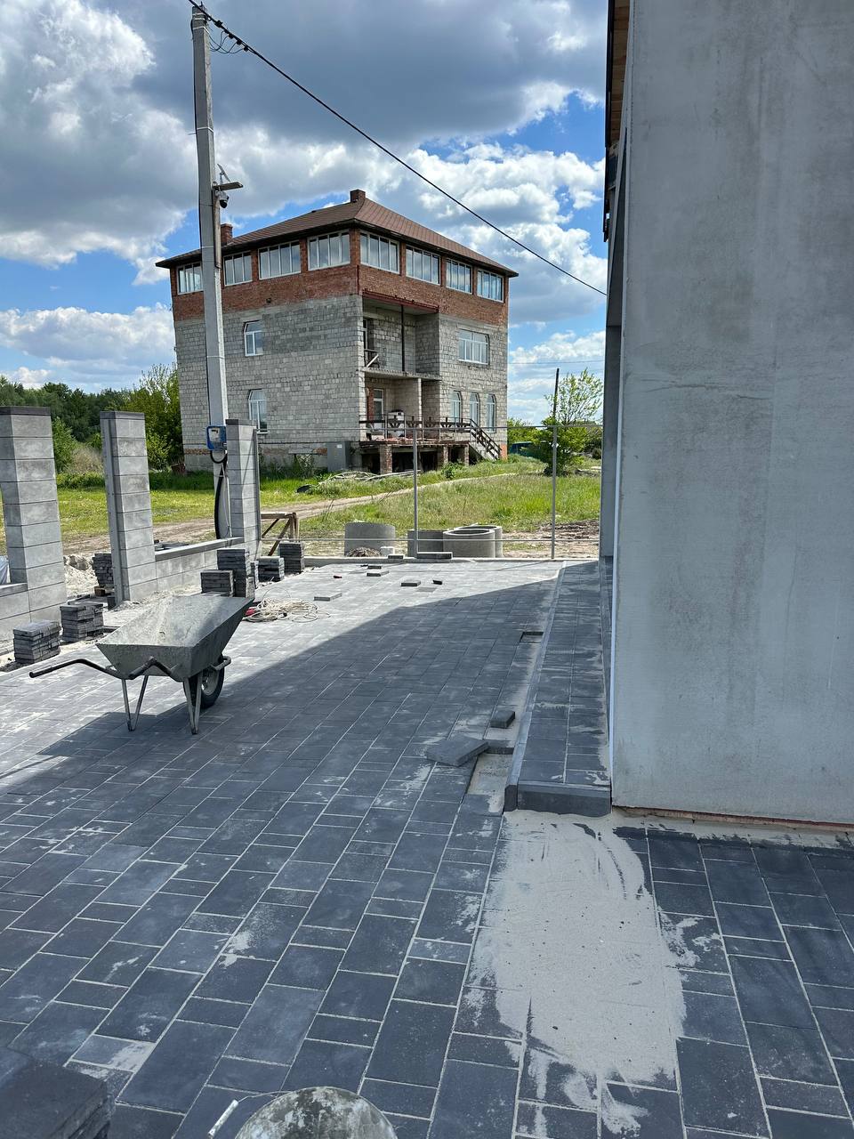 Укладка тротуарной плитки в Подгорцах
